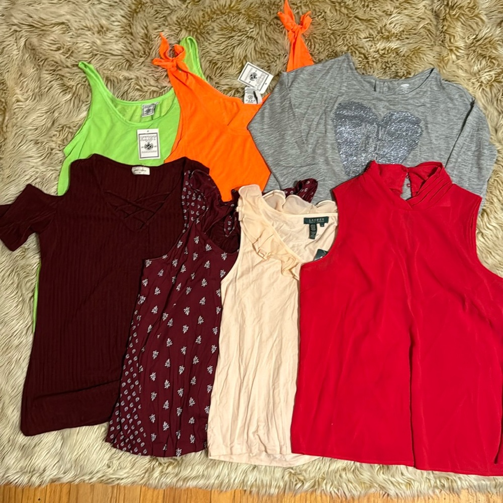 Lot of 7 women’s XL tops.